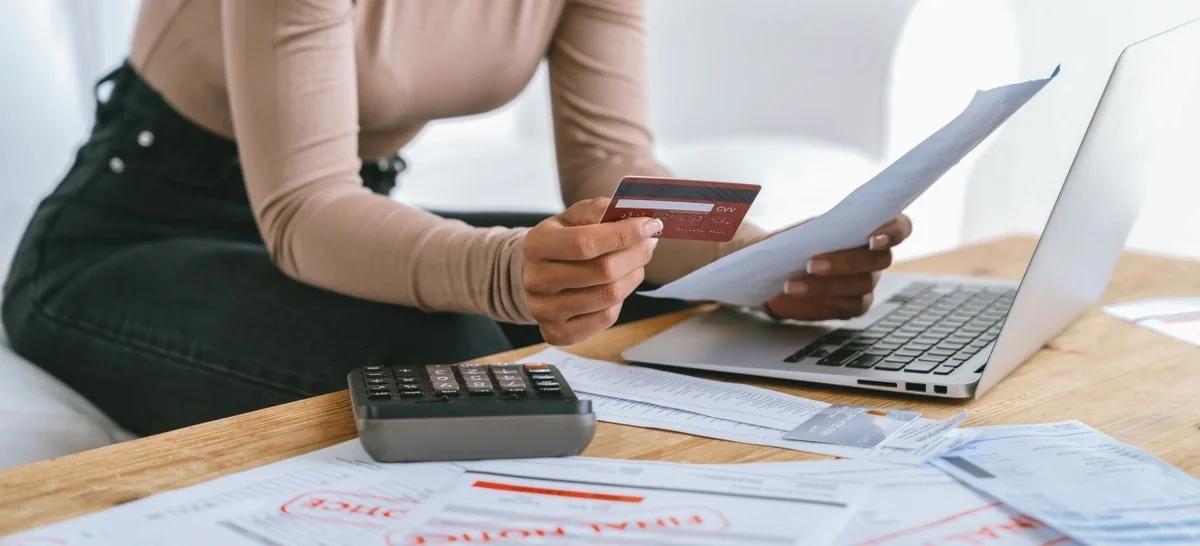 What happens if i miss a credit card payment?